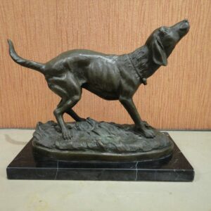 Chien de chasse, bronze signé Milo