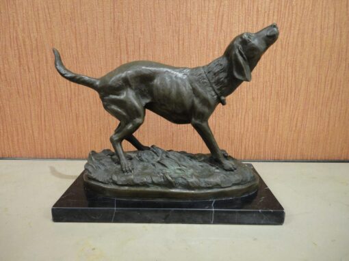 Chien de chasse, bronze signé Milo