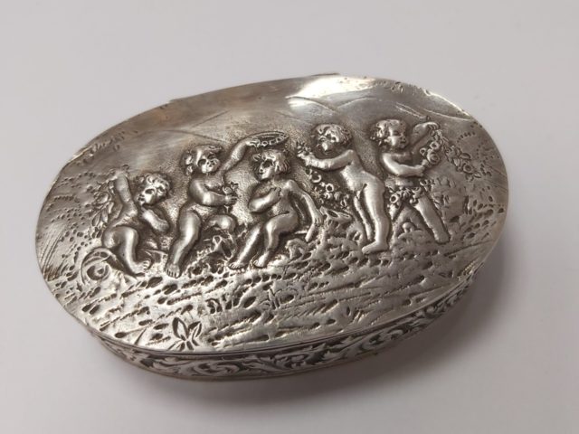 Boite ovale argent 800