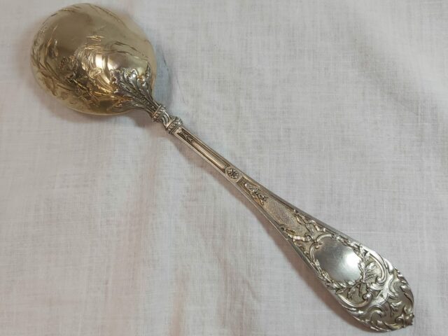 Cuillère à servir argent et vermeil MO Eugène Eusoh