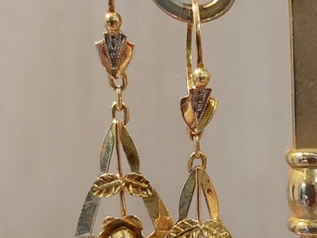 Boucles d&rsquo;oreille pendantes or jaune 18 carats