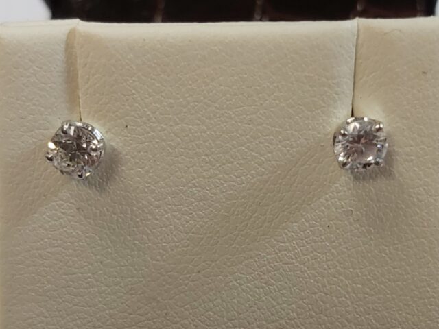 Boucles d&rsquo;oreille « puces » or gris diamants