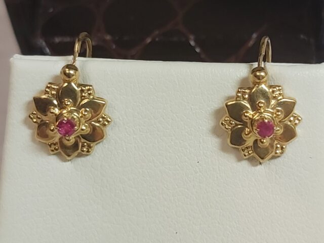 Boucles d&rsquo;oreille dormeuses or rubis