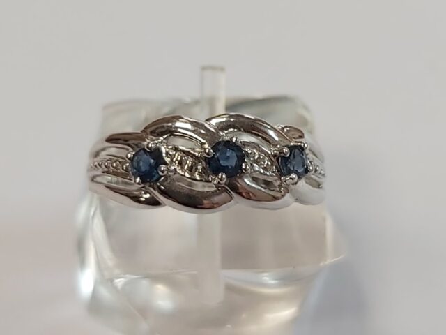 Bague or gris saphirs