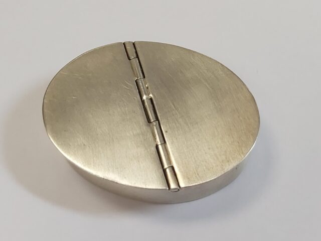 Boite à pilules ovale argent