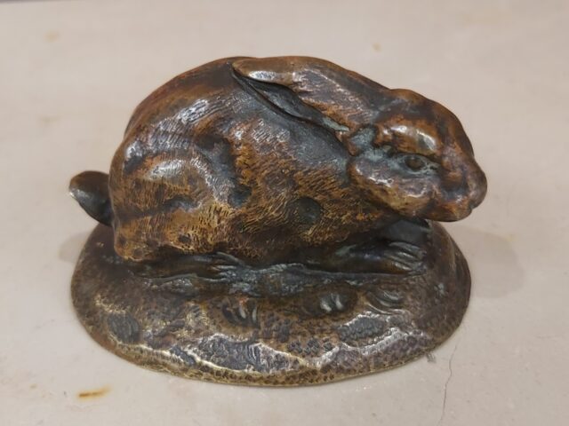 Lapin oreilles couchées bronze