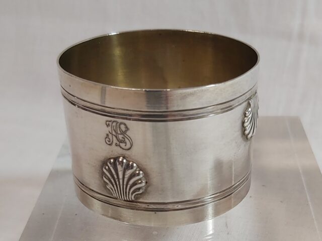 Rond de serviette argent motif coquille