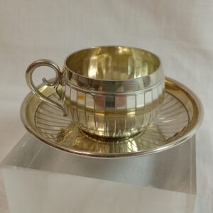 Tasse à moka et sa soucoupe argent