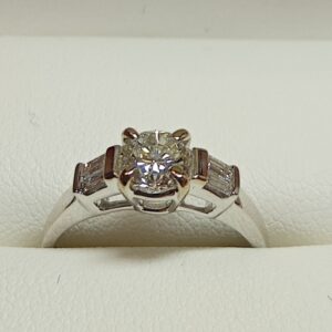 Solitaire or gris diamant 0,72 carat