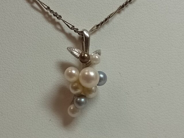 Pendentif grappe de raisins perles de culture