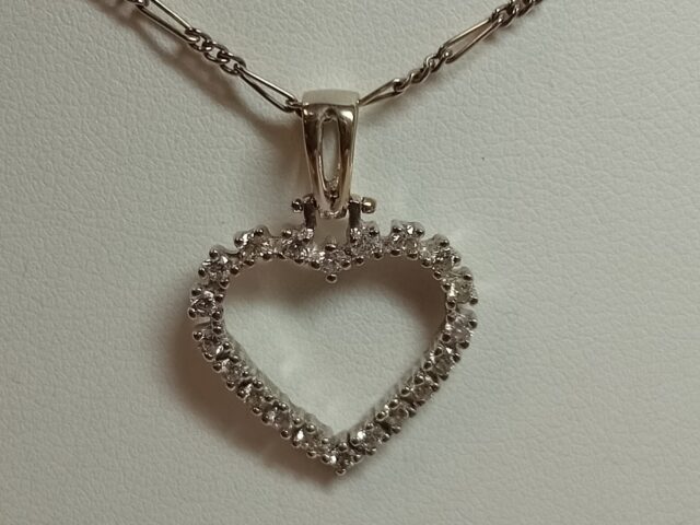 Pendentif coeur diamants or gris 18 carats