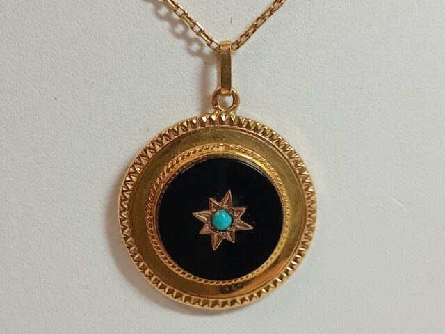 Pendentif rond onyx or jaune 18 carats