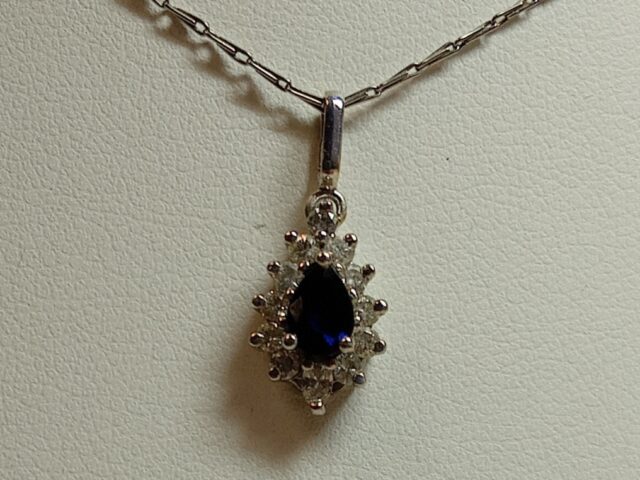 Pendentif saphir diamants or gris