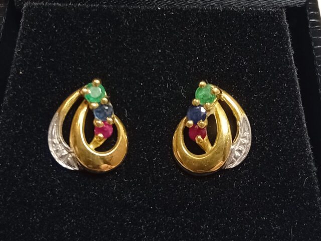 Boucles d&rsquo;oreille 2 ors rubis saphir émeraude