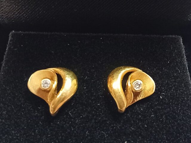 Boucles d&rsquo;oreille or jaune diamant