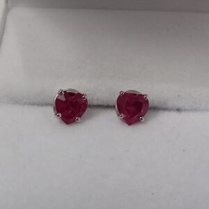 Boucles d'oreille rubis coeur or gris