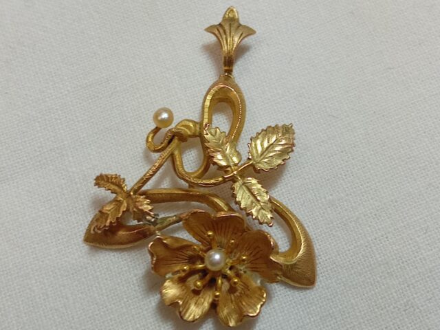 Pendentif fleur or jaune 18 carats