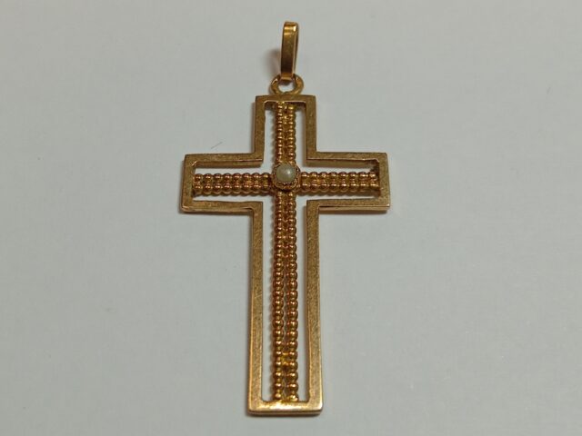 Croix or jaune perle de culture