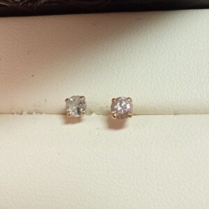 Boucles d'oreille "puces" or jaune diamants