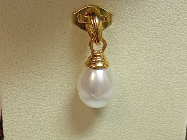 Pendentif perle de culture poire 8,5 mm