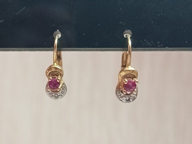 Boucles d&rsquo;oreille dormeuses 2 ors rubis