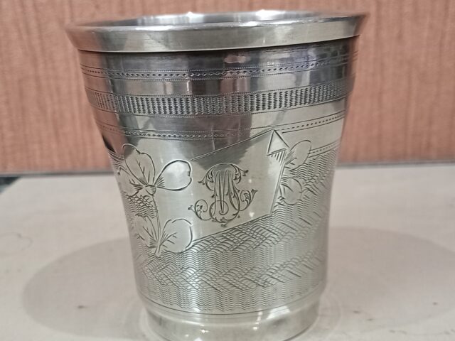 Timbale évasée argent cartouche gravé