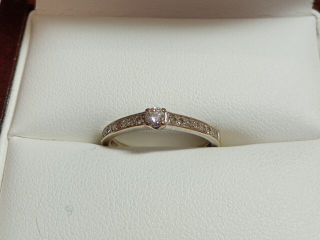 Solitaire diamant 0,08 carat or jaune