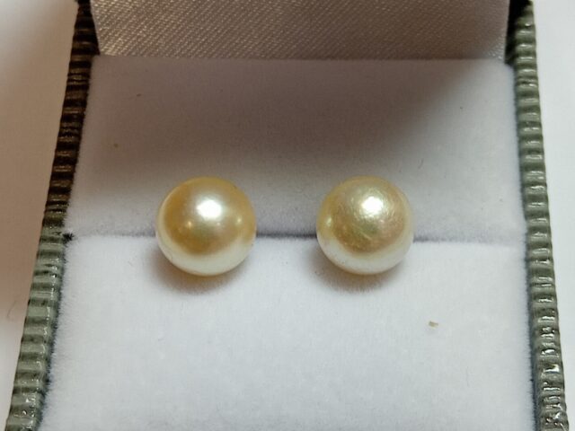 Boucles d&rsquo;oreille or jaune perles de culture