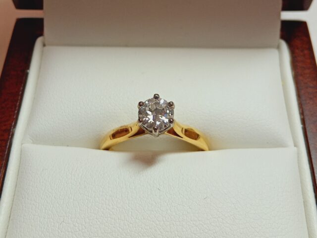 Solitaire or jaune diamant 0,75 carat