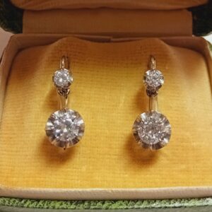 Boucles d'oreille dormeuses or gris diamants