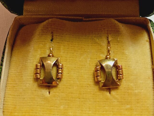 Boucles d&rsquo;oreille dormeuses 1925 or 18 carats