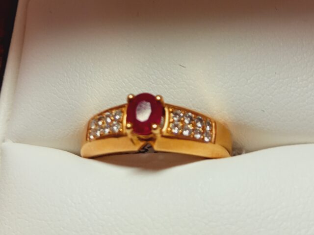 Bague jonc rubis diamants or jaune