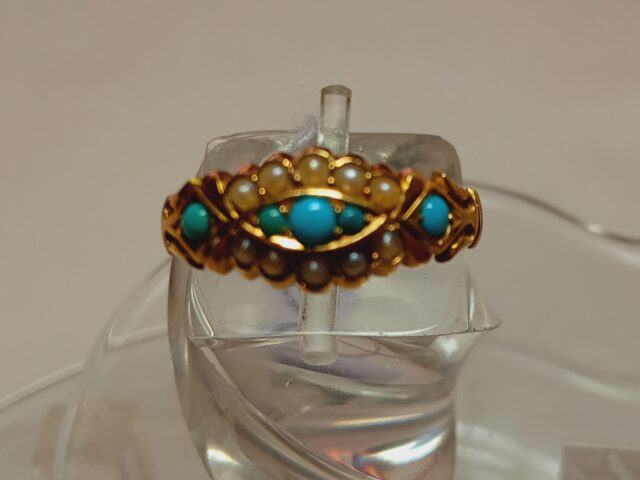 Bague or jaune turquoises demi-perles