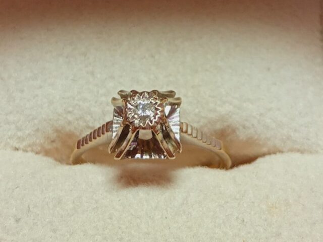 Solitaire carré diamant or gris 18 carats