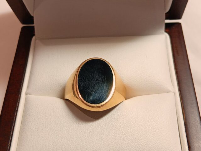 Chevalière onyx or 18 carats