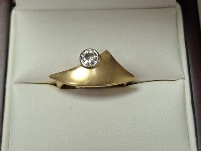 Bague asymétrique or jaune diamant