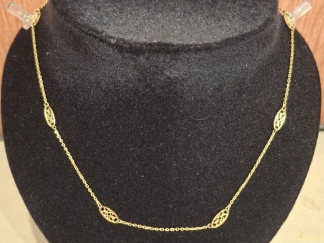 Collier maille ovale filigrane or 18 carats