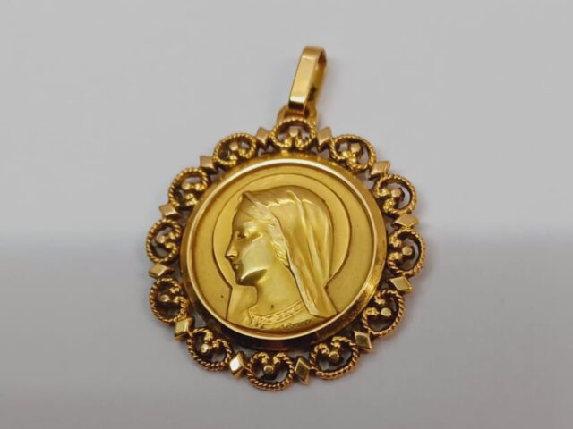 Médaille Vierge ronde or jaune 18 carats
