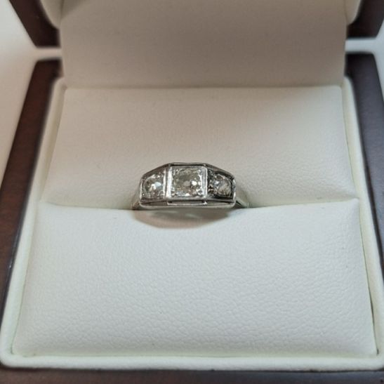 Bague 1930 diamants or gris 18 carats