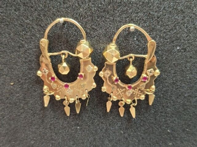 Boucles d&rsquo;oreille savoyardes or jaune rubis