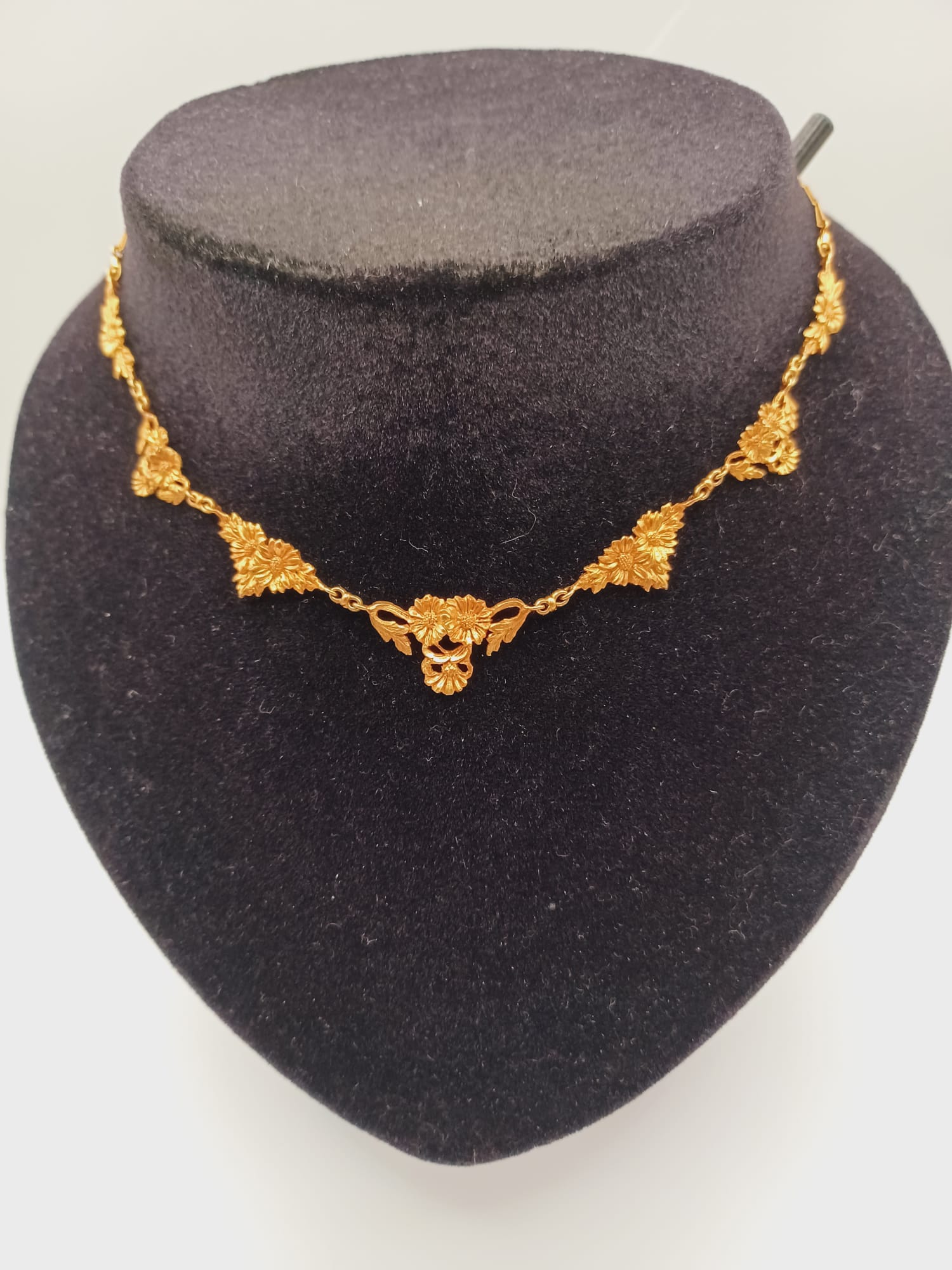Collier motif pâquerettes en or jaune 18 carats ref 37/941