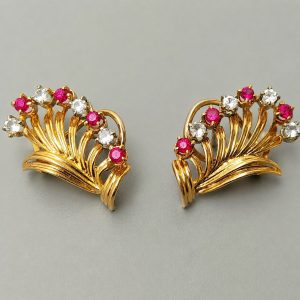 boucles d'oreille années 50 rubis diamants or 18 carats