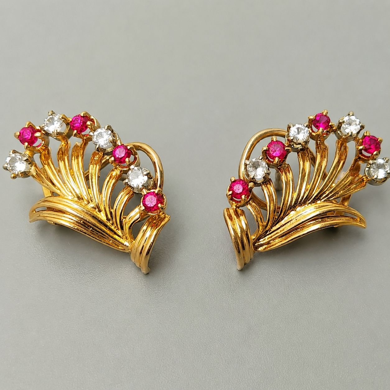 boucles d’oreille années 50 rubis diamants or 18 carats boucles d'oreille années 50 rubis diamants or 18 carats