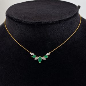 collier émeraudes diamants or jaune 18 carats
