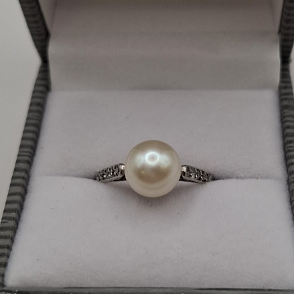 bague or gris perle de culture diamants bague or gris perle de culture diamants