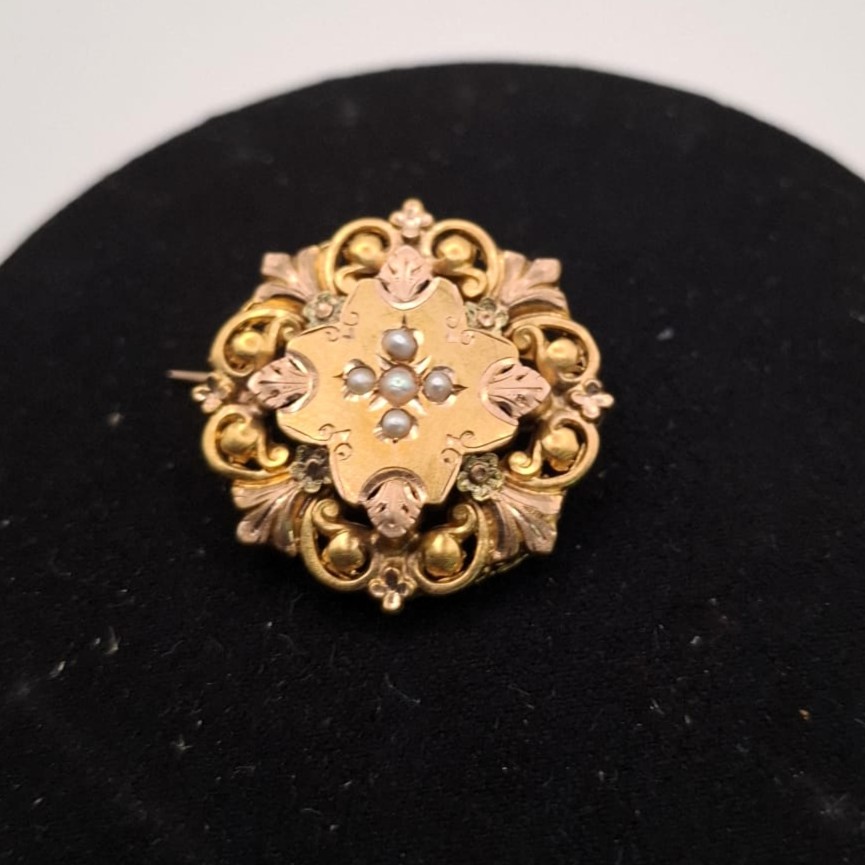broche ancienne en or 18 carats et demi perles broche ancienne en or 18 carats et demi perles